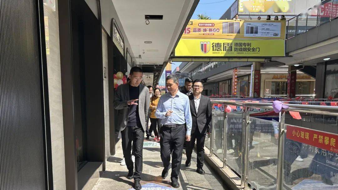 热烈欢迎箭牌家居集团董事长总经理谢岳荣集团董事副总经理霍秋洁一行