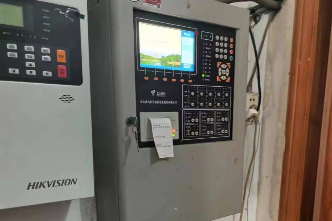 06临川区单位名称:公园懿品存在隐患:1,该小区部分防火门未设置闭门器