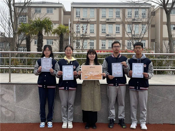 浦东吴迅中学爱我国防百炼成钢全力以赴争创辉煌高一年级东方绿舟国防