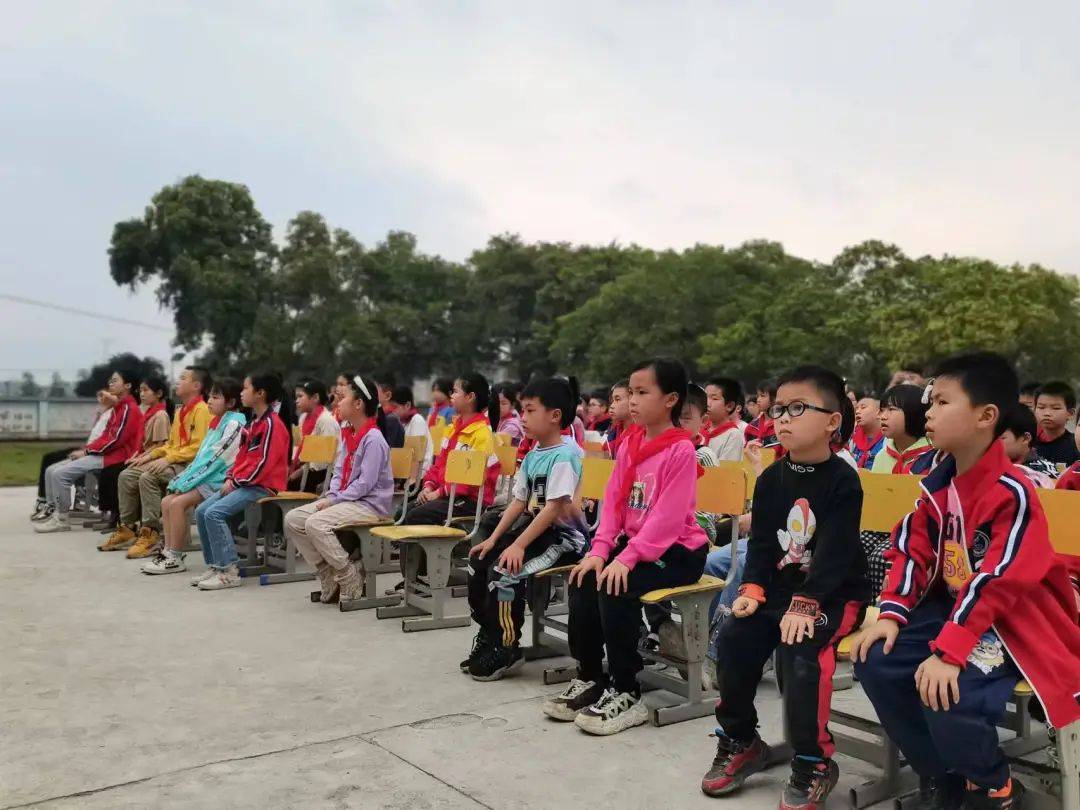 青春自护蒙山县检察院到文圩镇秀才小学开展护未伴成长进校园普法宣传