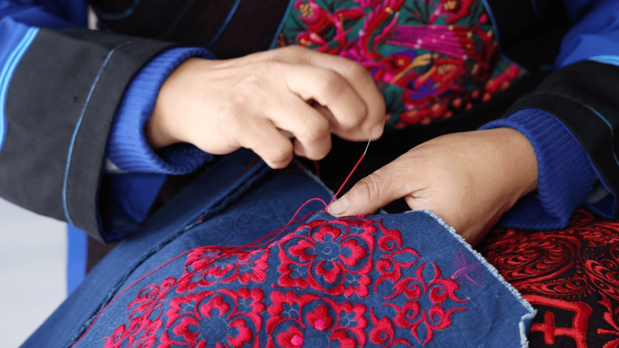 贵州麻江:指尖绣娘"秀"非遗 民族时尚促增收