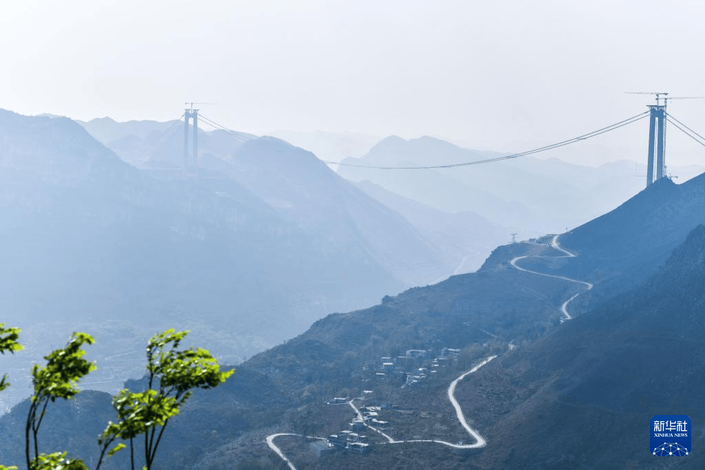 花江峡谷之上 600米高空建桥人_大桥_建设_贵州