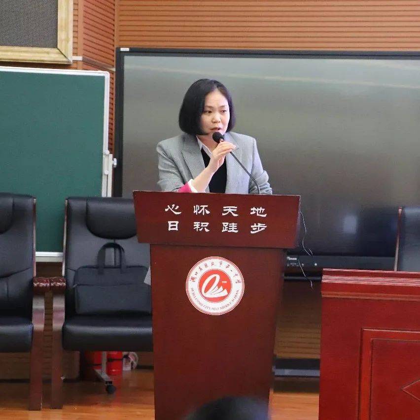 大家要紧密团结在一起,形成合力,共同推进恩施市高中教育的发展