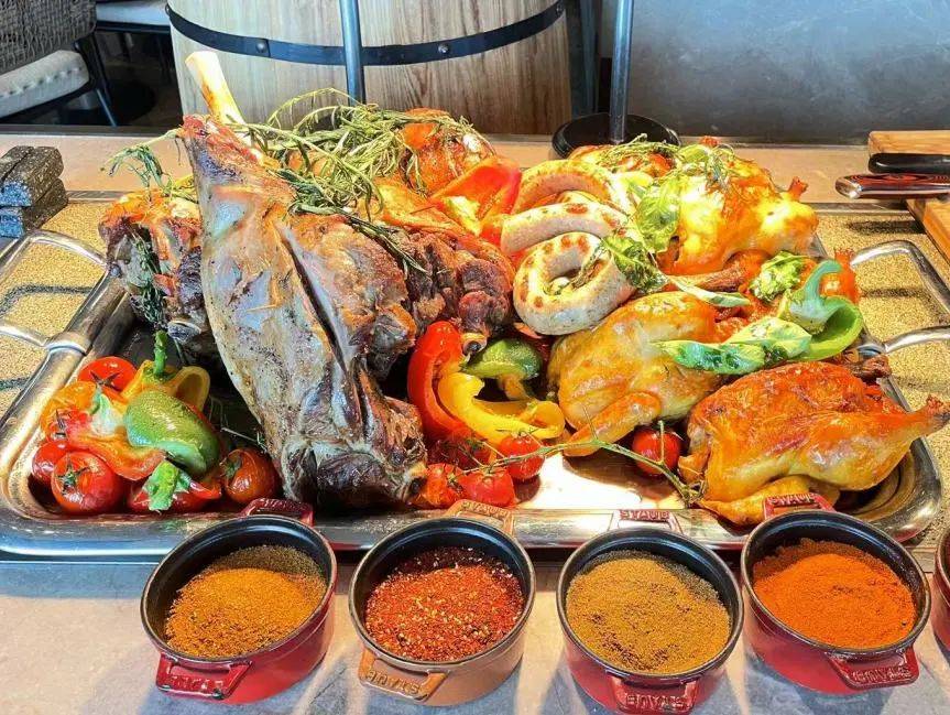 加赠特殊菜品1道 (以当天实际出品为准)精选冷切&芝士盘马可波罗火腿