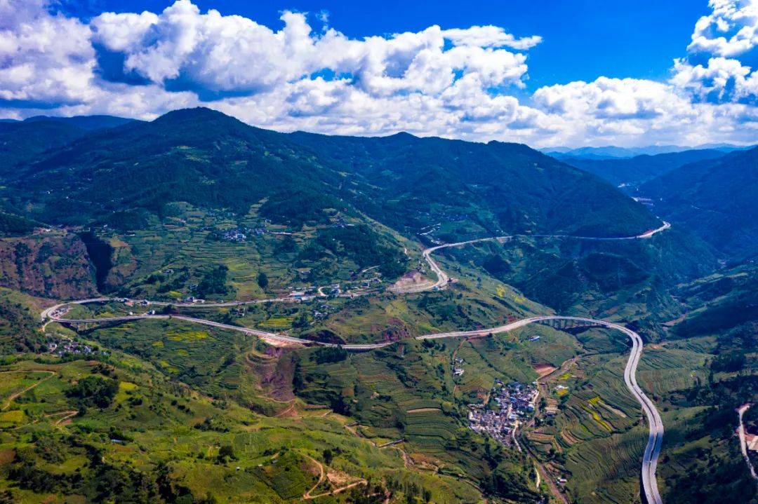 近200余人次的规划团队,承担起云龙县城市总体规划,漕涧镇总体规划