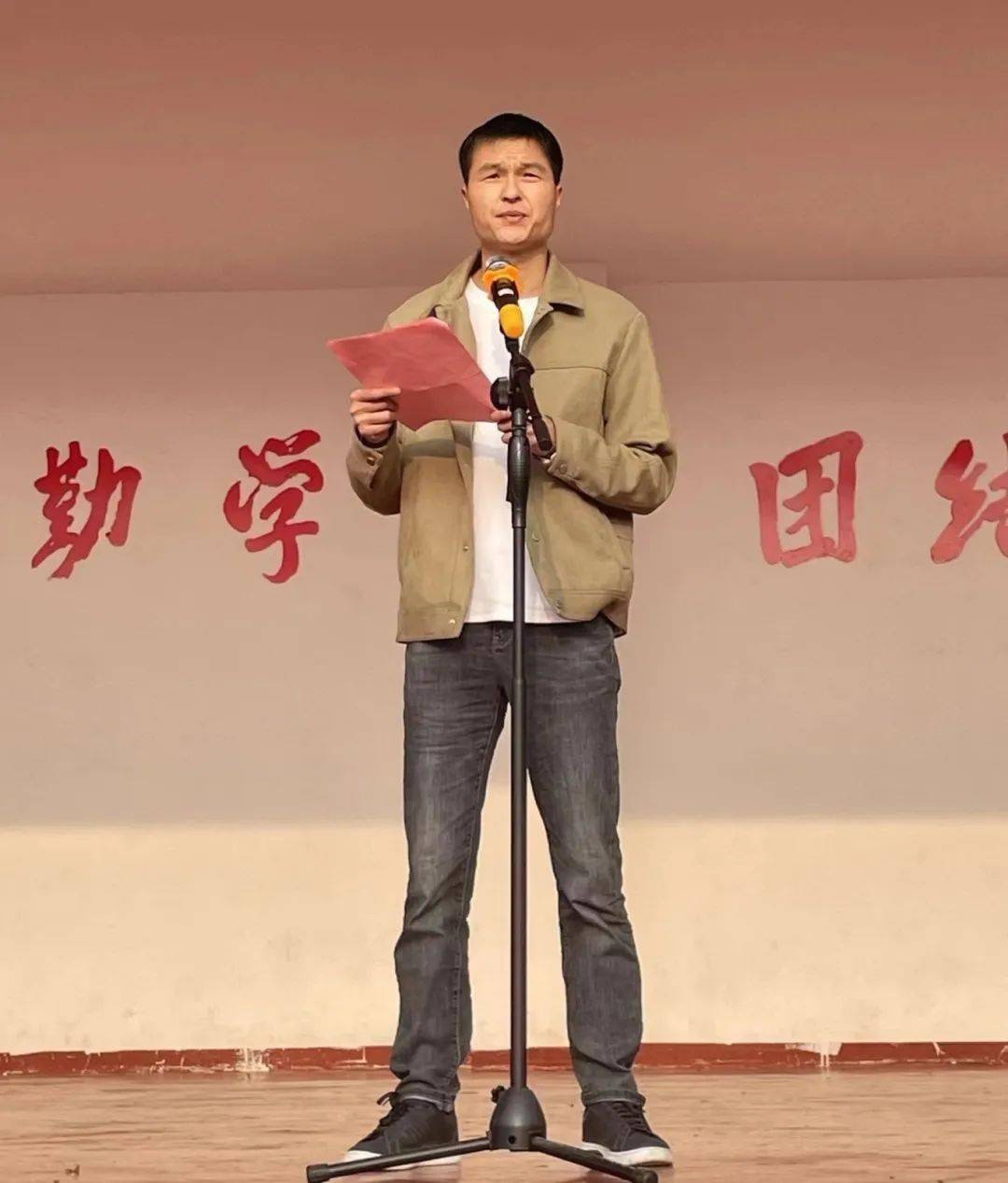 信丰中学召开高一年级第二次月考表彰暨期中考试动员大会