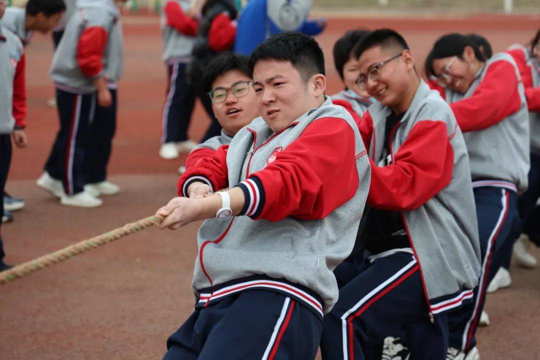 全环境立德树人 激情拔河比赛