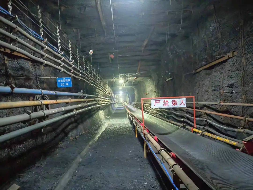 这个工作面,处处体现"标准范儿"_运行_管线_皮带