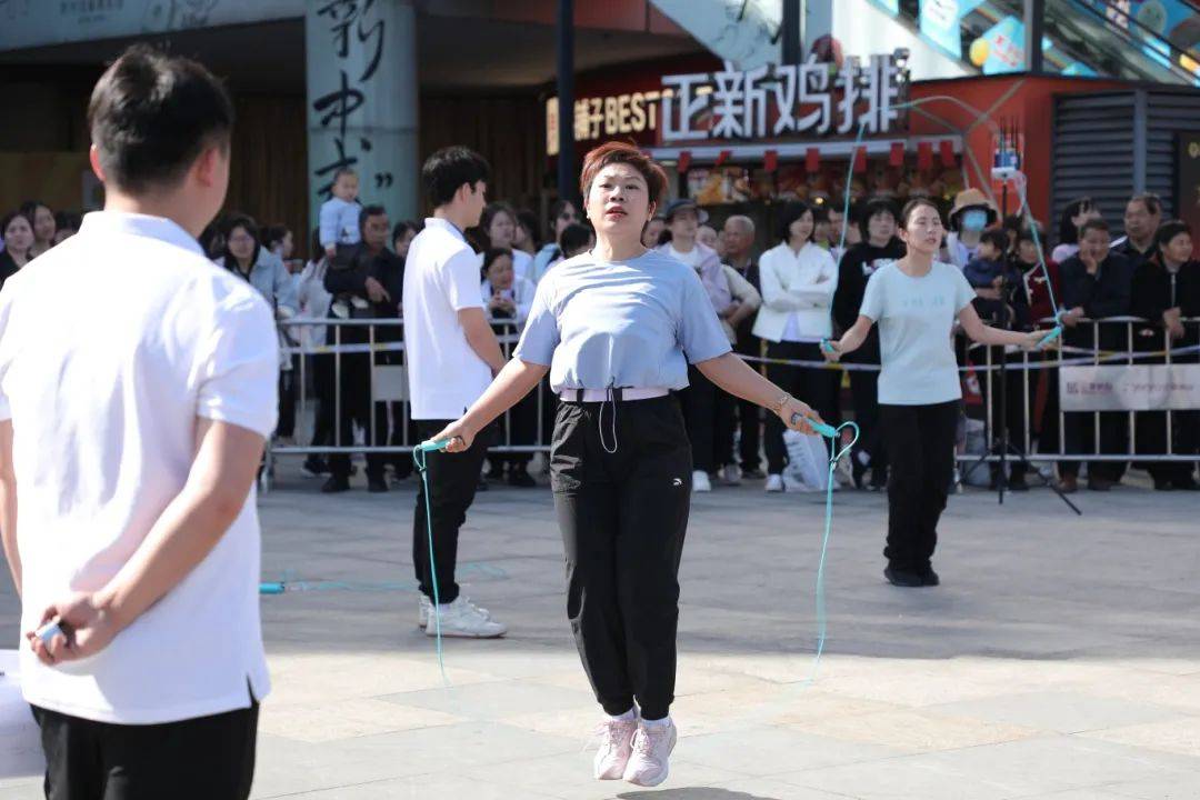 600余人参加苗苗杯第六届机关女子跳绳比赛落幕冠军是