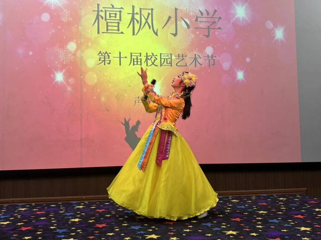 檀枫校区举行第十届艺术节声乐小明星比赛