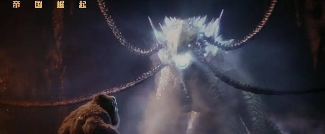 从外形看,雪魔状如哥斯拉,体型更大,而且还有类似于原子吐息的冰封