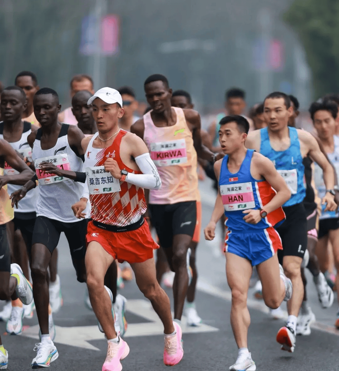 突破桑吉东知用20929迈入中国马拉松历史前十强