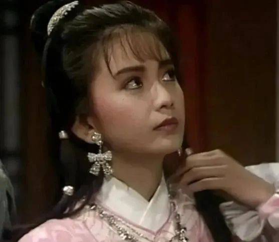 她是最矮港姐却美若天仙,嫁丑男遭背叛,退圈后靠卖饼干身价上亿_谢宁