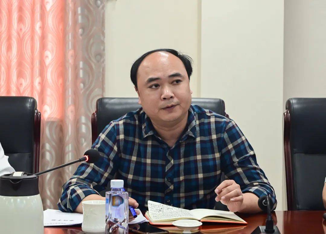 交朋友树形象长见识提水平丨我校召开中层干部会议