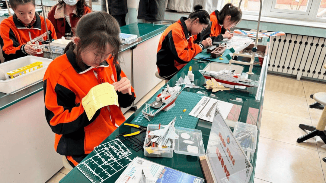 新区塘沽紫云中学在充分发挥科学教育校园主阵地作用上有着丰富的经验