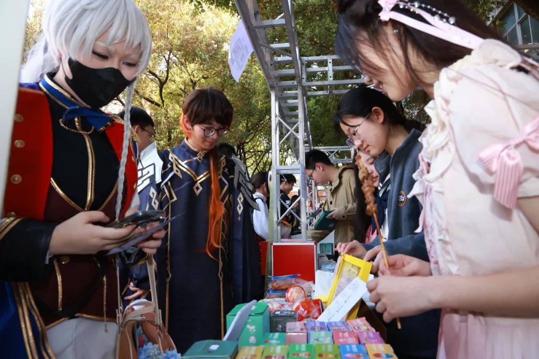 创新点亮狂欢——七宝中学第十七届暨浦江分校第一届狂欢节顺利举行