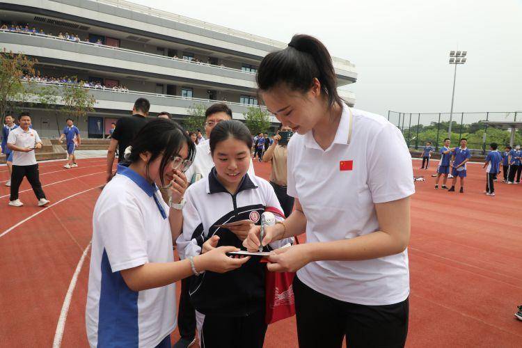 深圳市格致中学培养新时代拔尖创新人才