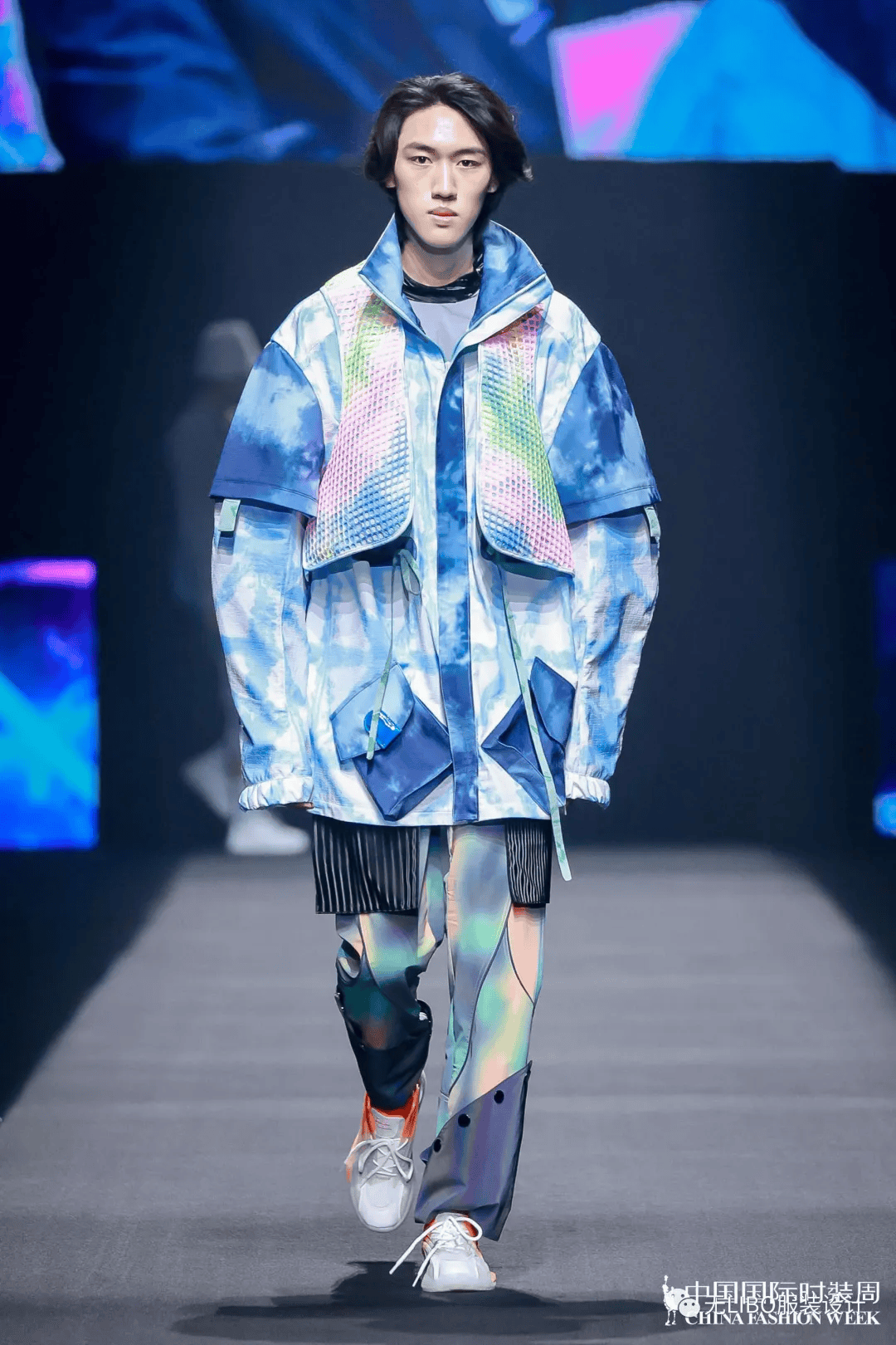 还没等来张若昀的庆余年2他代言品牌的32届真维斯杯休闲装设计大赛