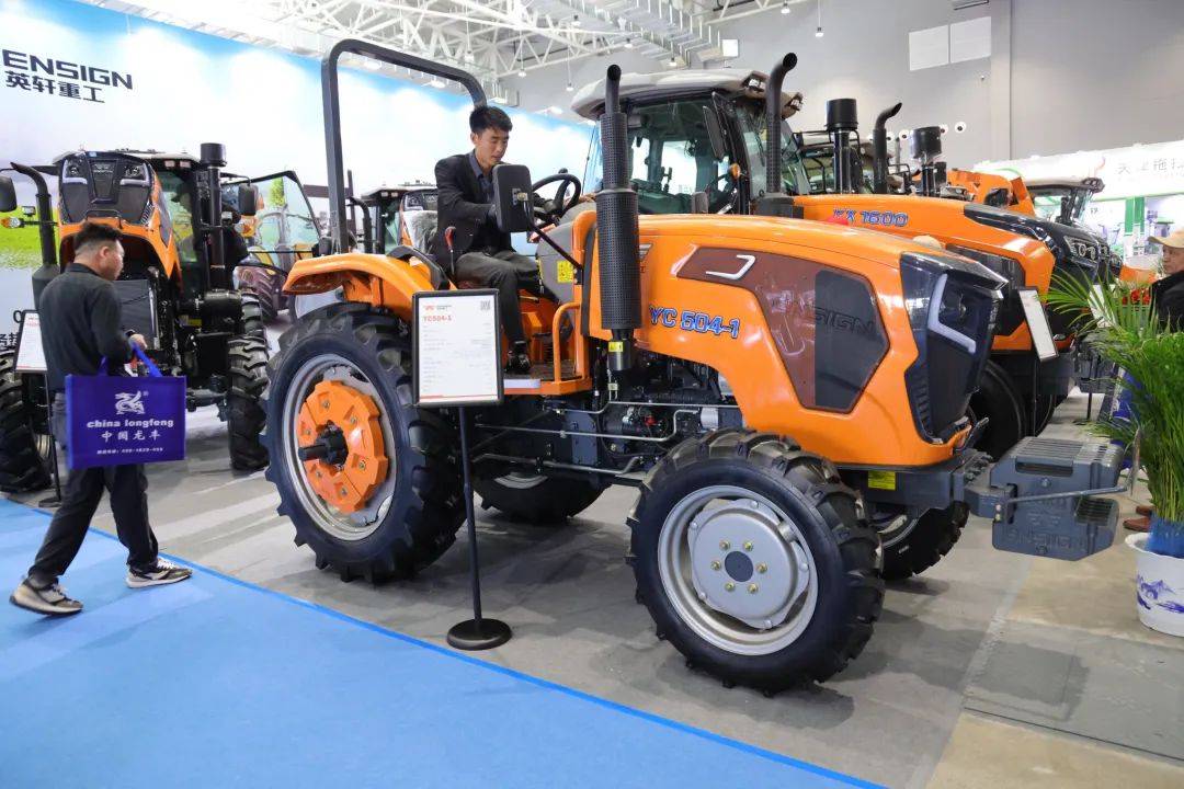 英轩橙亮剑驻马店,实力圈粉!_作业_重工_拖拉机