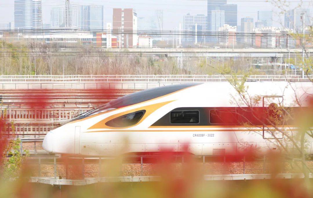 假期出行看过来郑州铁路加开多趟列车