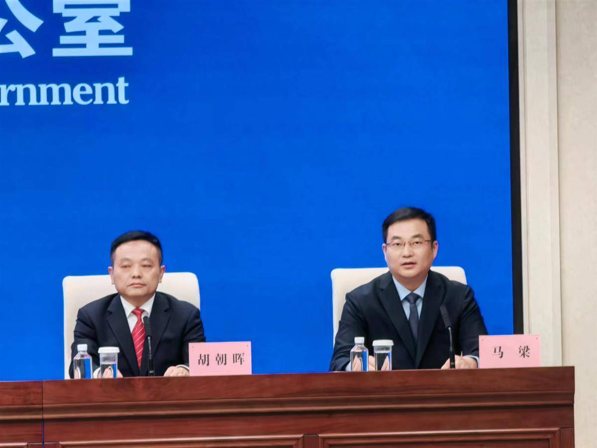 作为湖北东向开放的桥头堡,黄梅县积极探索"人,城,产"融合