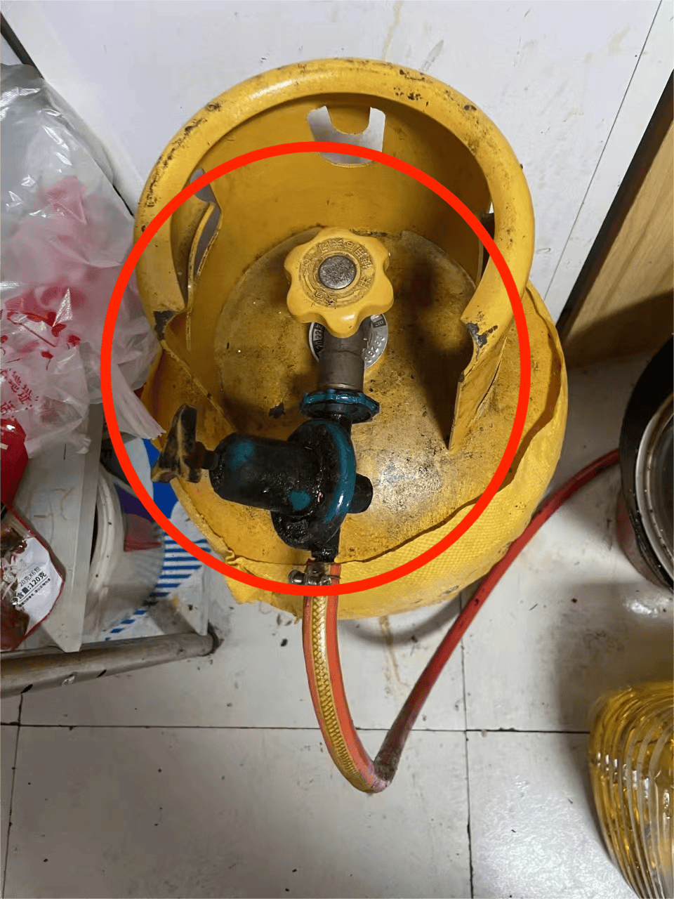 检验不合格擅自更换减压阀气罐储存不当