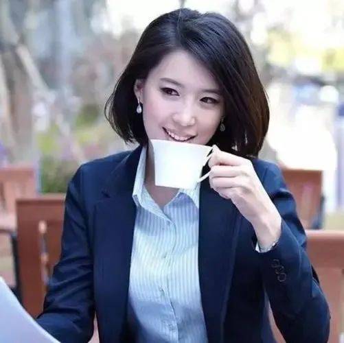 女面试官我肚子疼你能帮我接杯热水吗男子的这一句话说出当场被录用