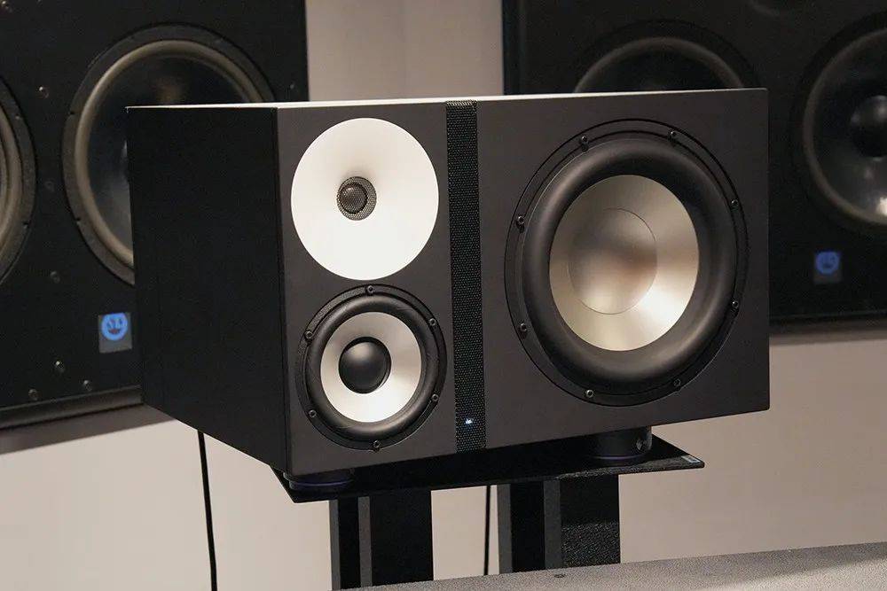 厂商资讯二十五周年重磅出击芬兰之声amphion隆重发表one25a旗舰监听