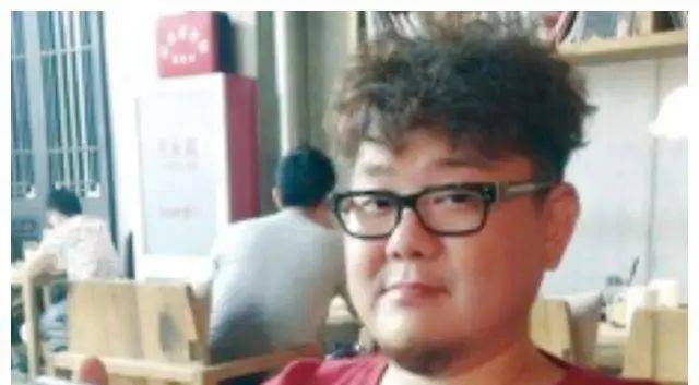 刘晓庆前夫陈国军3婚2离52岁再做爸爸大儿子陈赫是他的骄傲