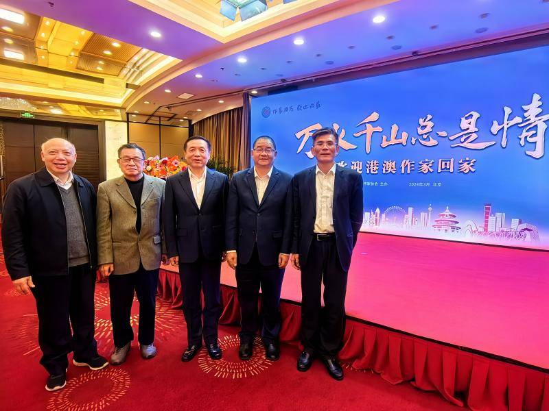 左起蒋述卓,潘耀明,张宏森,吴志良,张培忠中国作协党组书记张宏森在