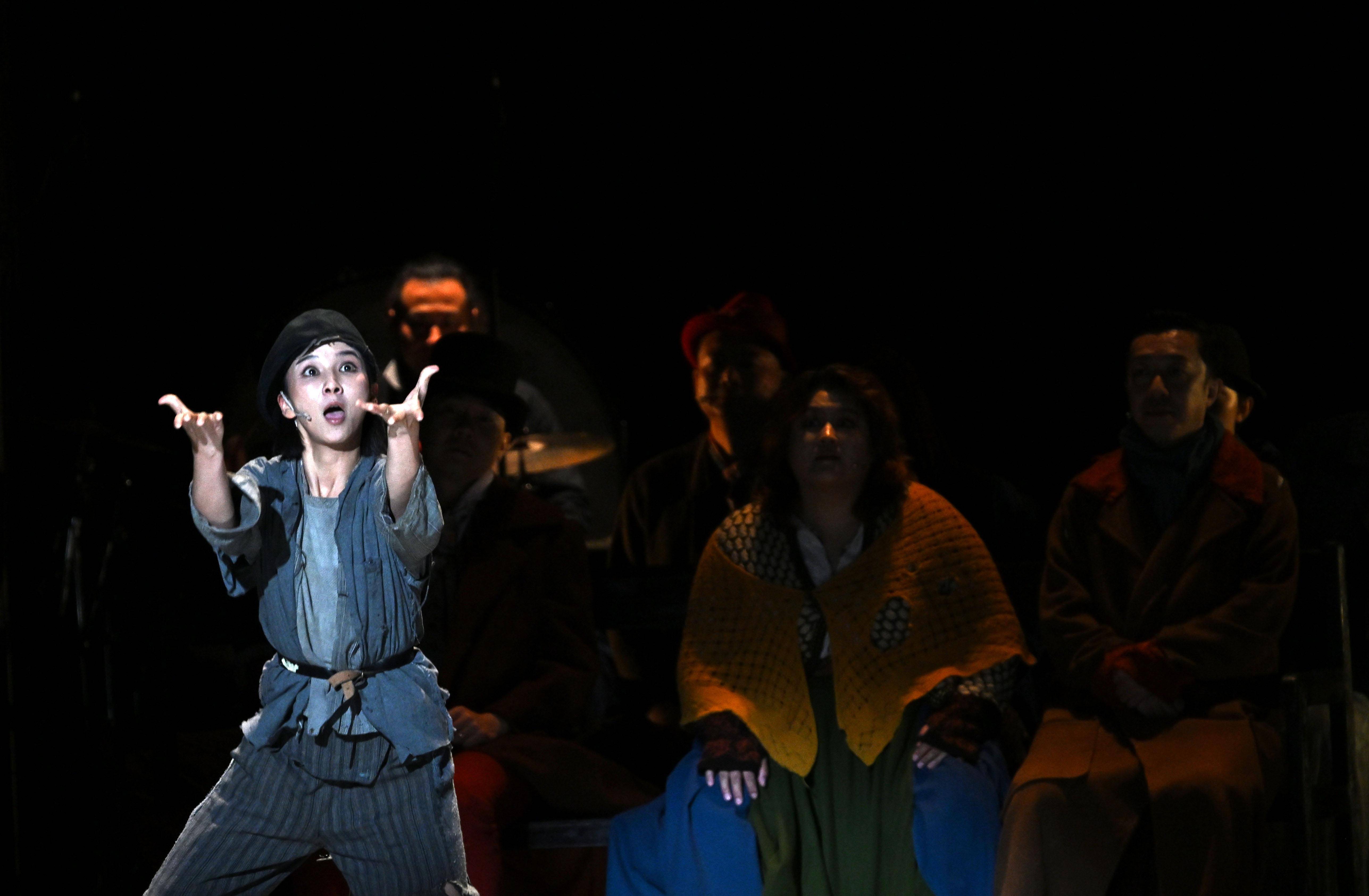 央华版话剧悲惨世界在南京上演