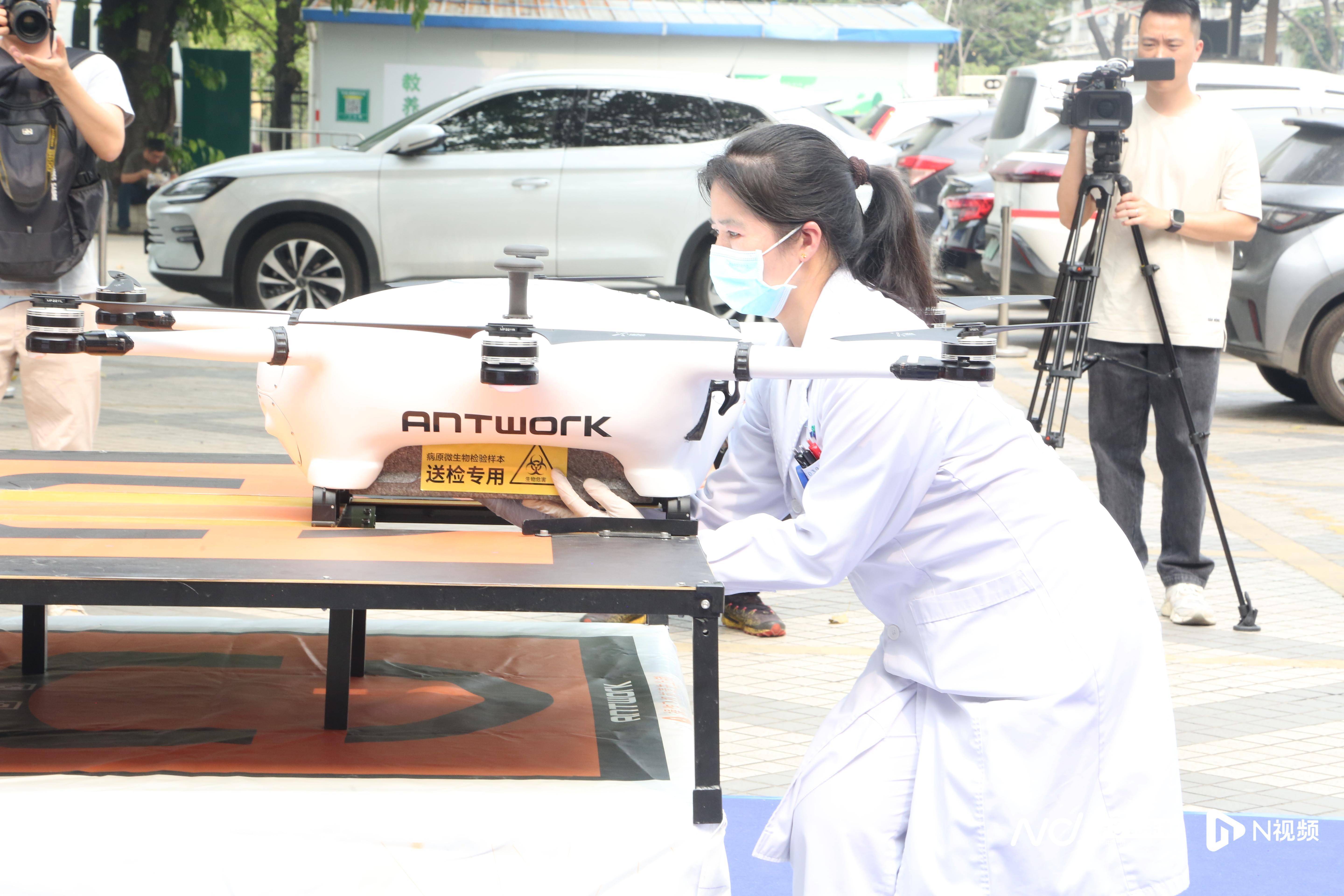 广州市开通首条"空中生命线"_无人机_医疗_检验