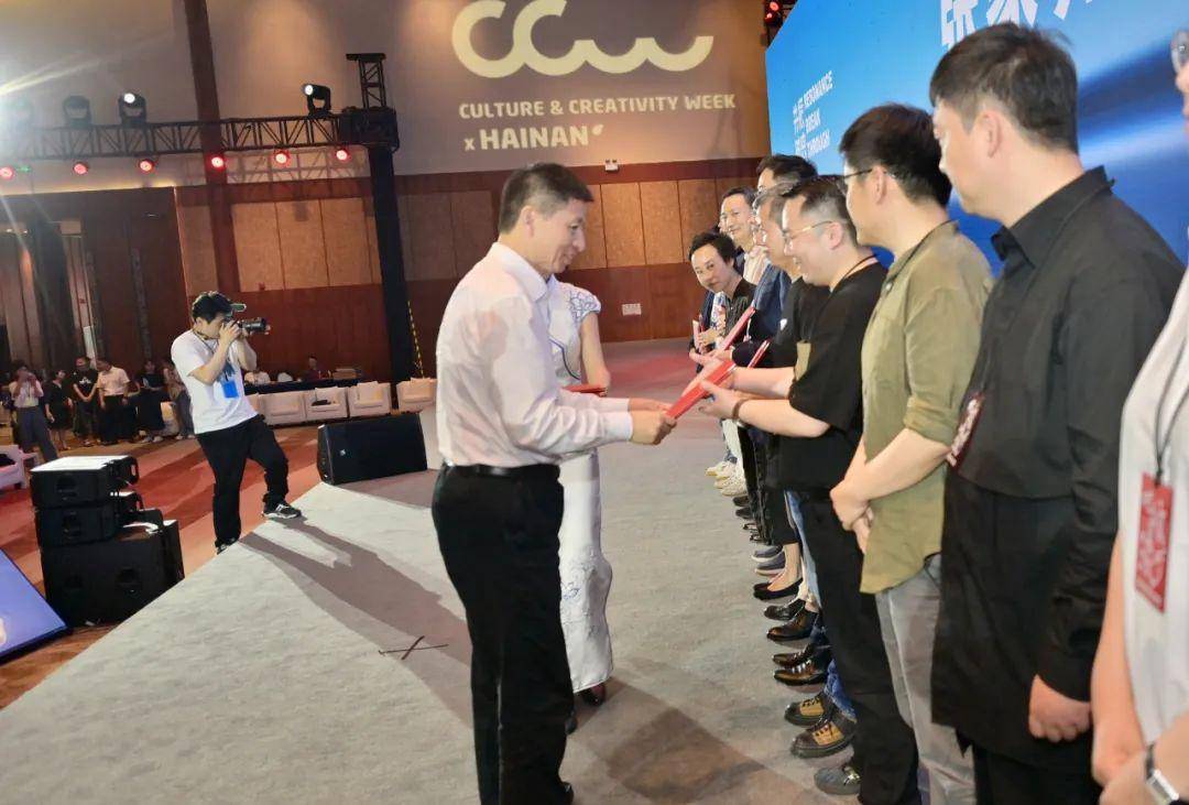 副市长胡臣,张家界市领导赵云海,莫海宏,李文化,赵旭,市政府秘书长向