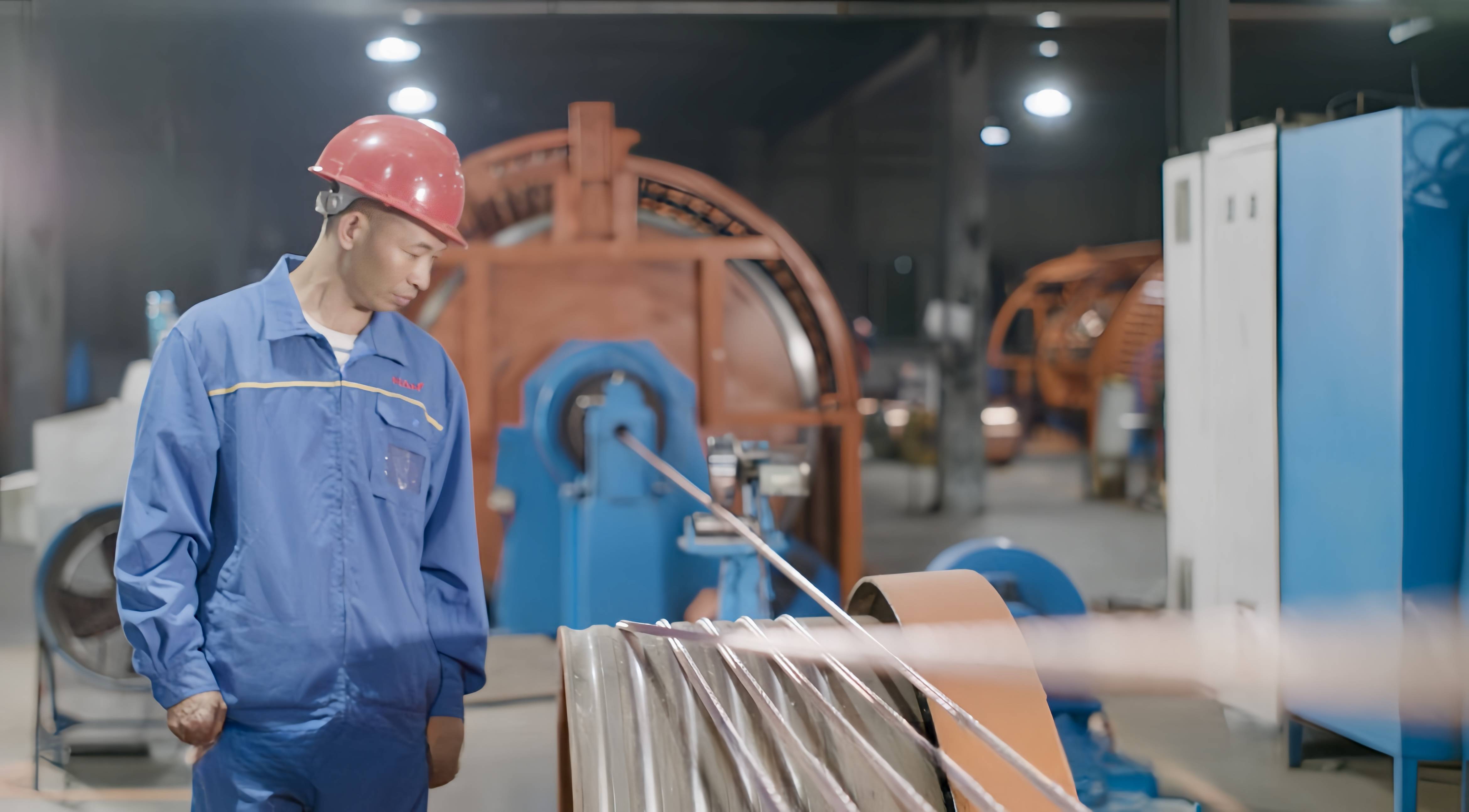 我们在一根电线上找到答案|顶硬上加油干·一线蹲点