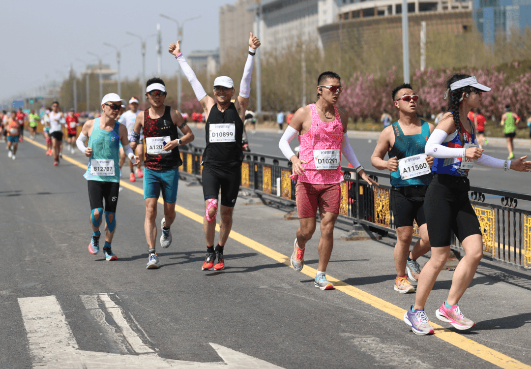 刚刚郑开马拉松一幕幕超燃