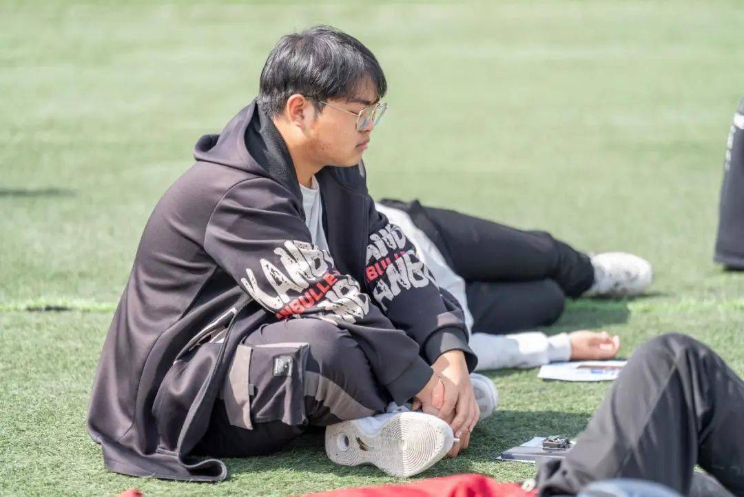 首届发呆比赛快你的朋友来看看