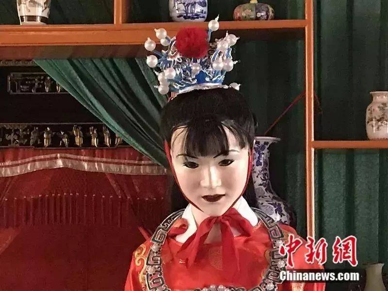 贾宝玉长这个样.林黛玉长这个样.