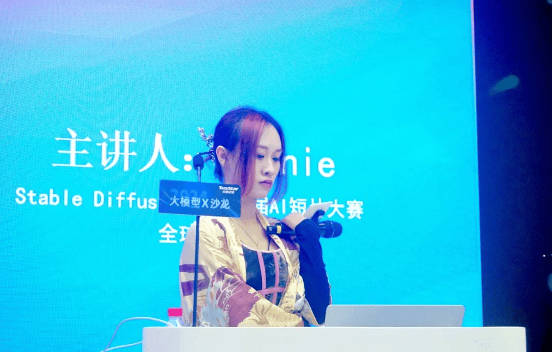 七章也办文化传播联合创始人陈文理展示了一系列商业广告中的应用案例