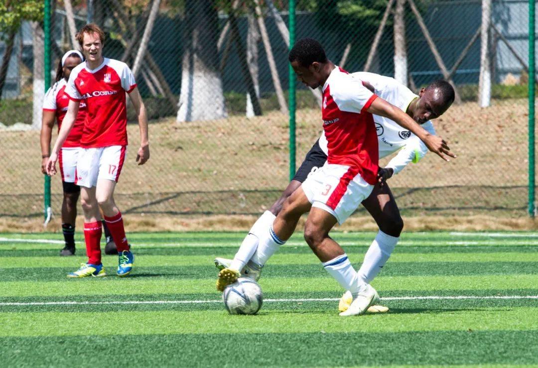 社会足球足球无国界2024成都城市足球八人制联赛国际组拉开帷幕