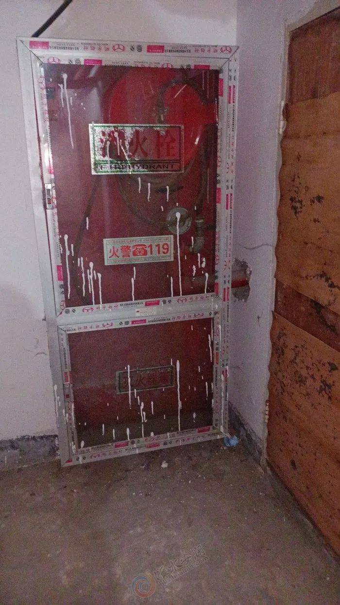 " win7_player"发帖:钱隆御景三期地下车库消防栓玻璃破损的已经有两