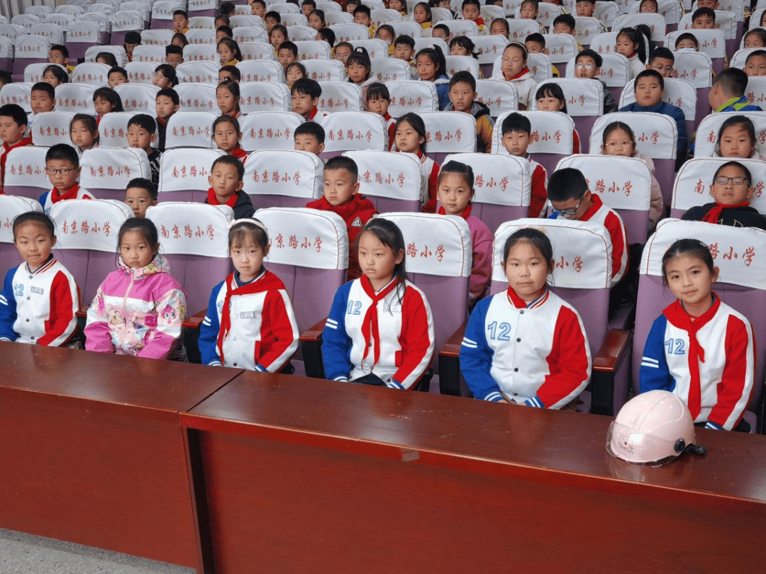 青岛平度市好少年宣讲团走进平度市南京路小学