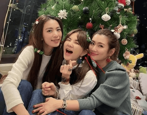 田馥甄过41岁生日,she组合任家萱陈嘉桦为其庆生,樱花漫步!