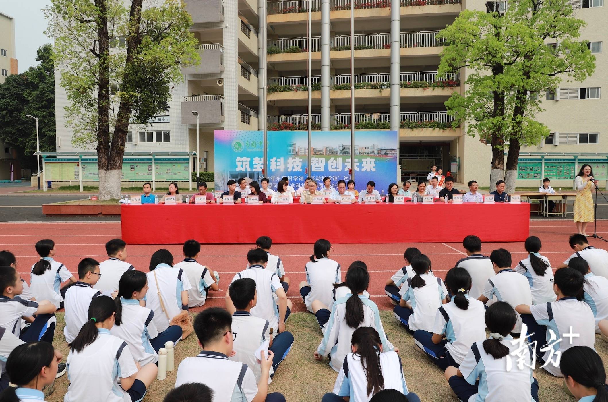 在校园逛科学馆可园中学馆校合作上演科学追光之旅