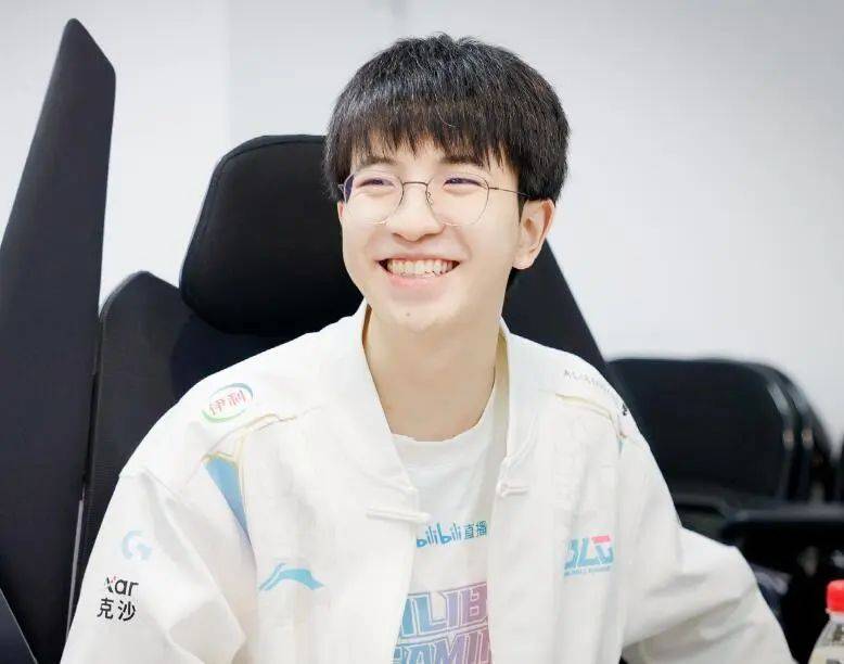 跟jackeylove搭档的辅助离队后都涨薪;宝蓝直播嘲讽doinb,吓住imp;一