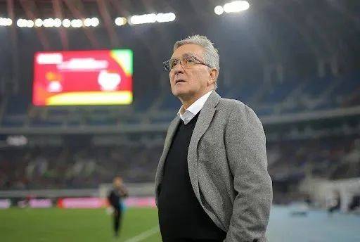 当时的艾克森就表示不解,还在足球之夜透露了这个情况