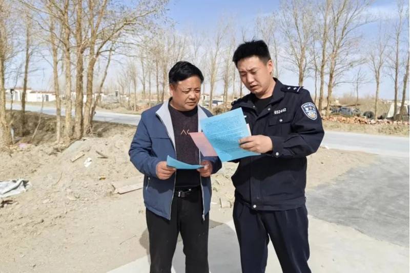 宣传活动现场(尉犁县融媒体中心供图)宣传期间,民警先后到城乡林区