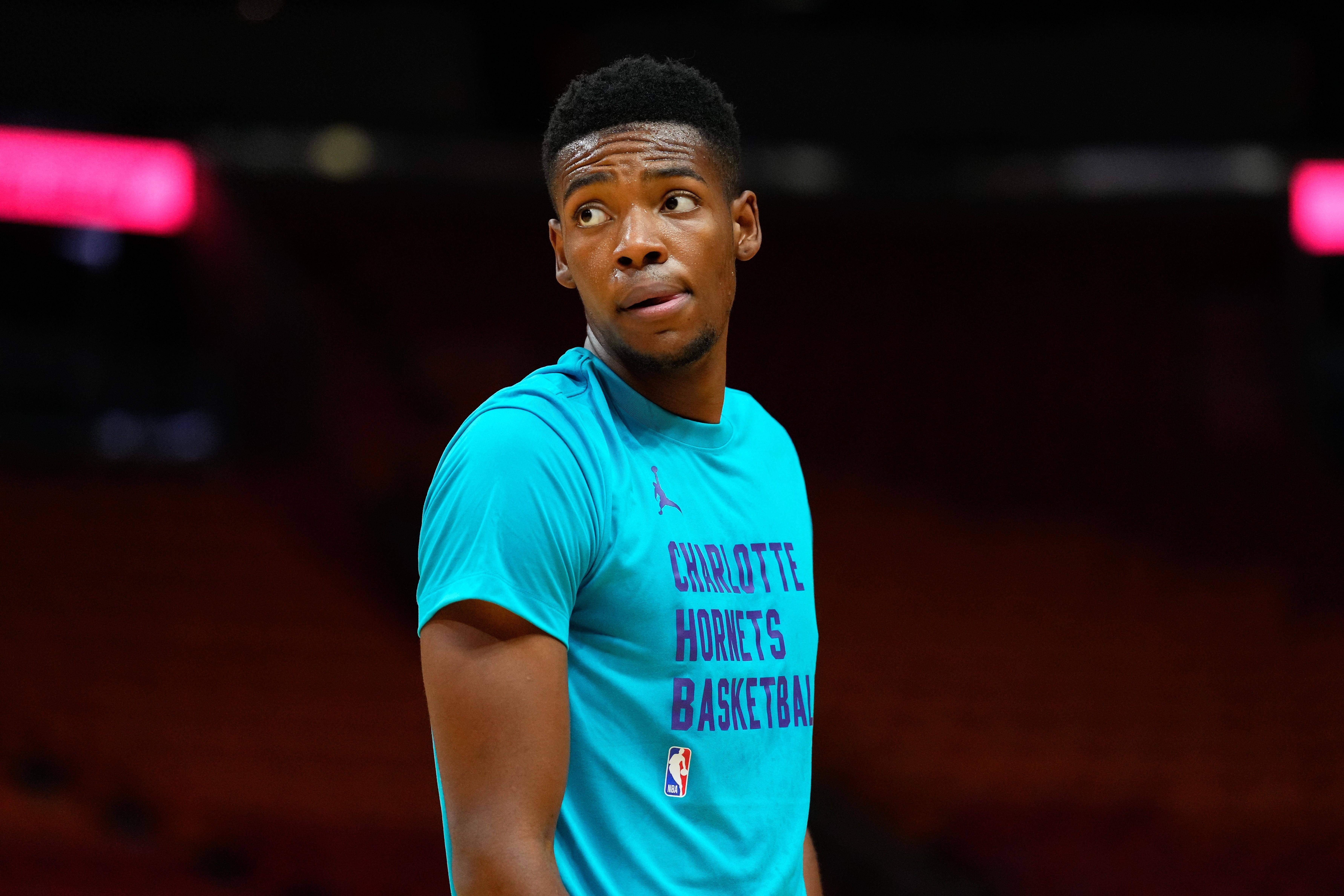 米勒19分5板 亨德森16中6得13 8 9 5失误 米西奇13 9