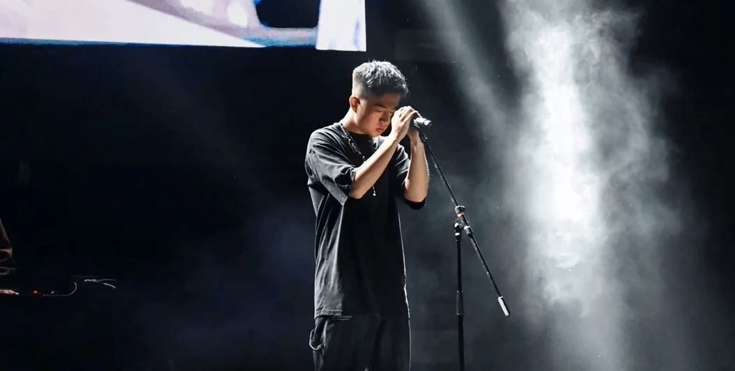 打着爵士鼓还能写科幻这个隔壁家的学霸刚刚参加了联合国大会