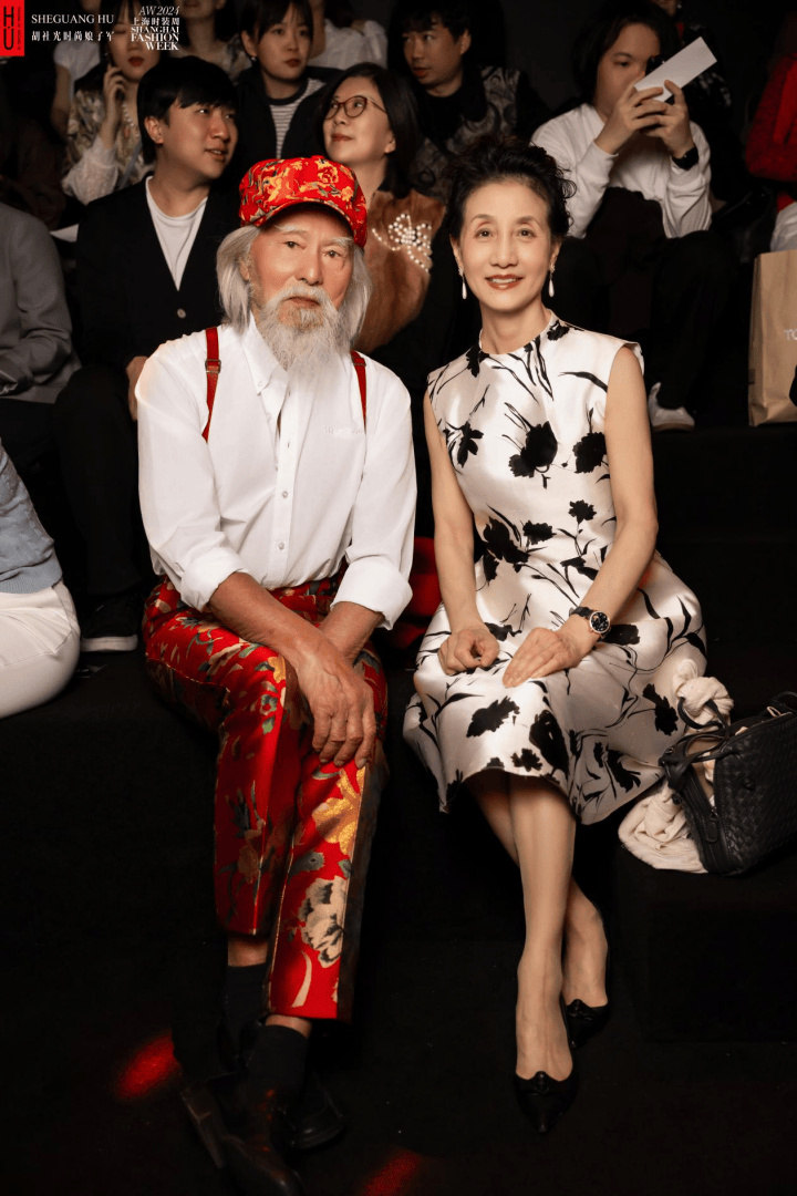 往返,突变,瓦解,重塑的历史,这个过程形成了上海变迁的无序和秩序