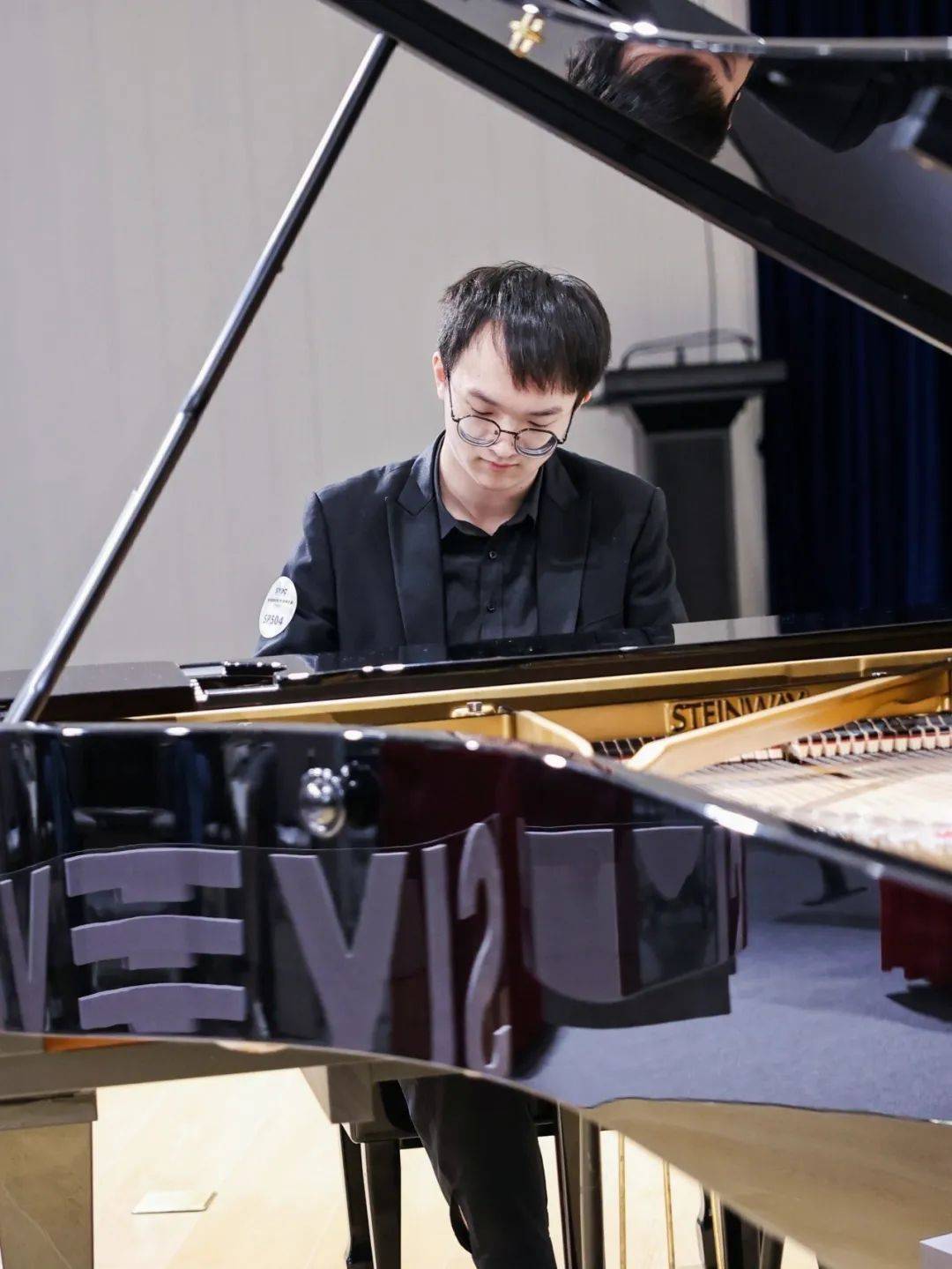 曾获2021年新加坡国际钢琴比赛广东赛区青年组一等奖,梅沙国际钢琴暨
